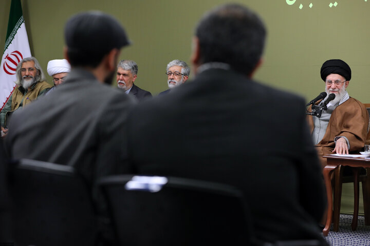 دیدار شاعران و اهالی فرهنگ و ادب فارسی با رهبر انقلاب