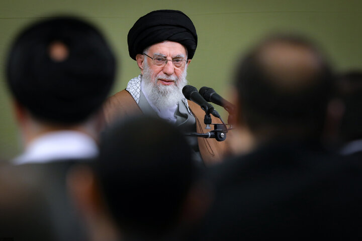 دیدار شاعران و اهالی فرهنگ و ادب فارسی با رهبر انقلاب