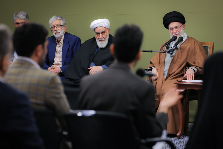 دیدار شاعران و اهالی فرهنگ و ادب فارسی با رهبر انقلاب