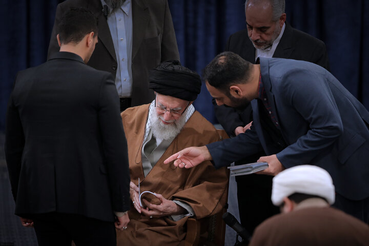 دیدار شاعران و اهالی فرهنگ و ادب فارسی با رهبر انقلاب