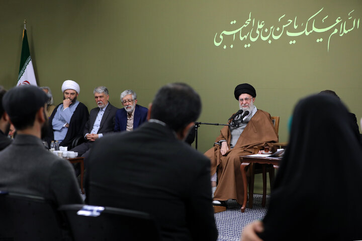 دیدار شاعران و اهالی فرهنگ و ادب فارسی با رهبر انقلاب