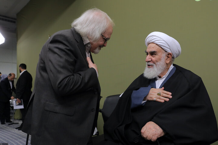 دیدار شاعران و اهالی فرهنگ و ادب فارسی با رهبر انقلاب