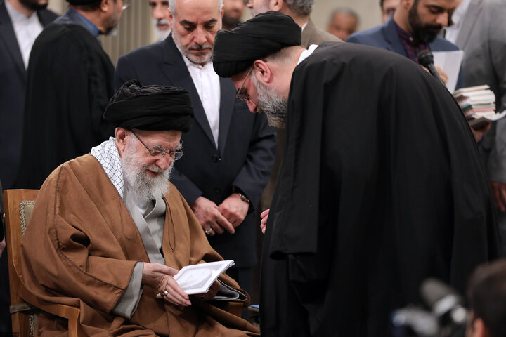 دیدار شاعران و اهالی فرهنگ و ادب فارسی با رهبر انقلاب