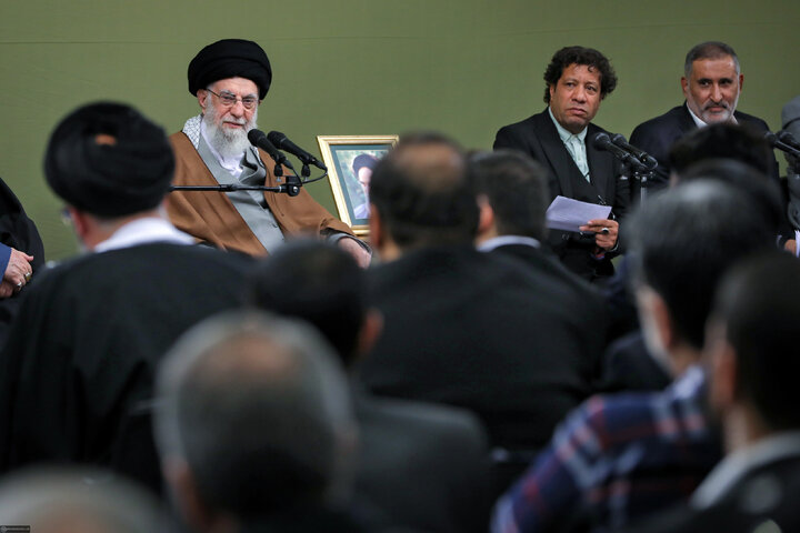 دیدار شاعران و اهالی فرهنگ و ادب فارسی با رهبر انقلاب