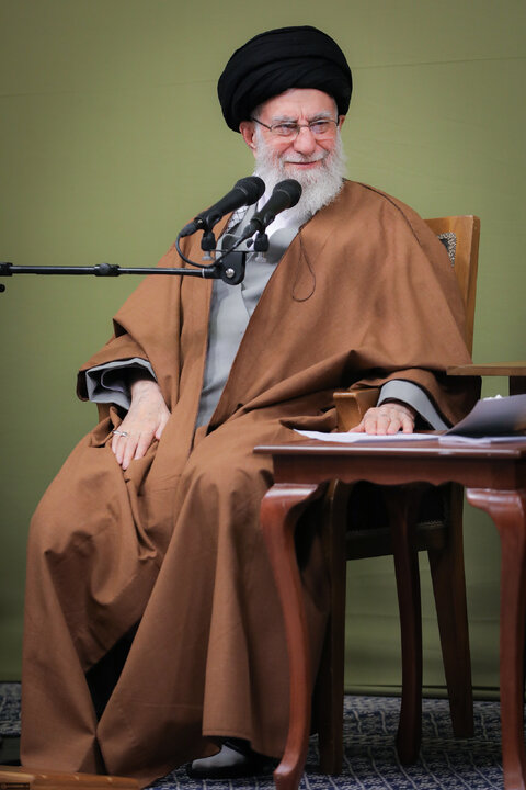 دیدار شاعران و اهالی فرهنگ و ادب فارسی با رهبر انقلاب