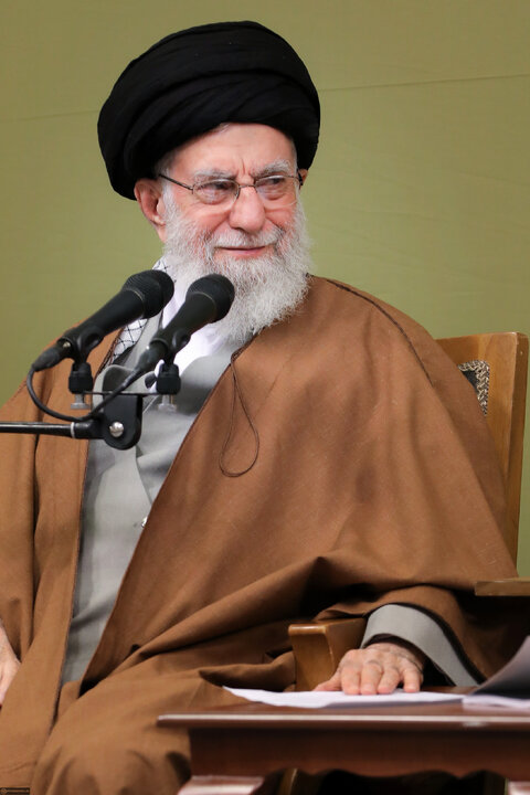 دیدار شاعران و اهالی فرهنگ و ادب فارسی با رهبر انقلاب