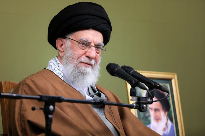 دیدار شاعران و اهالی فرهنگ و ادب فارسی با رهبر انقلاب