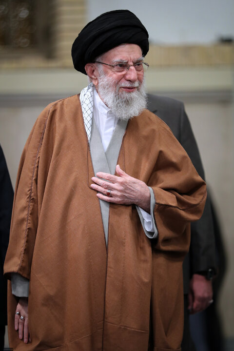 دیدار شاعران و اهالی فرهنگ و ادب فارسی با رهبر انقلاب