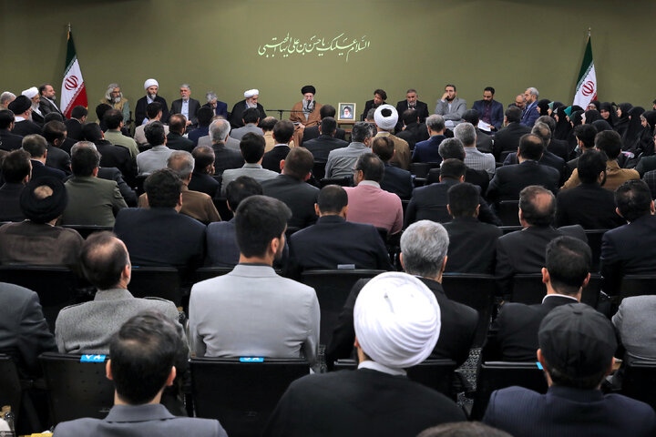 دیدار شاعران و اهالی فرهنگ و ادب فارسی با رهبر انقلاب