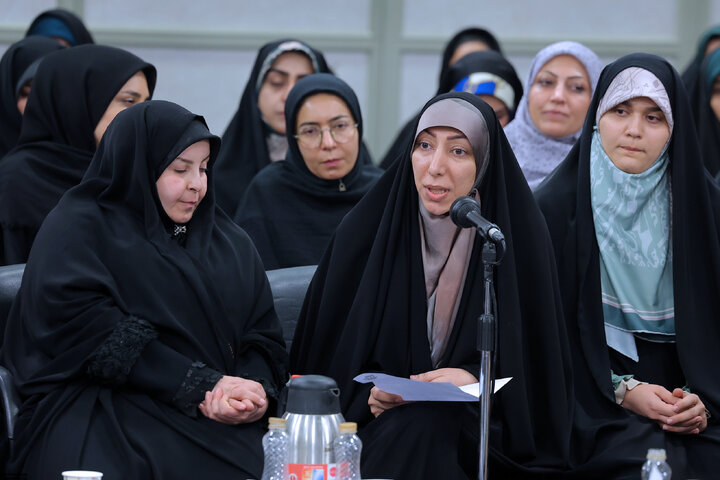 دیدار شاعران و اهالی فرهنگ و ادب فارسی با رهبر انقلاب