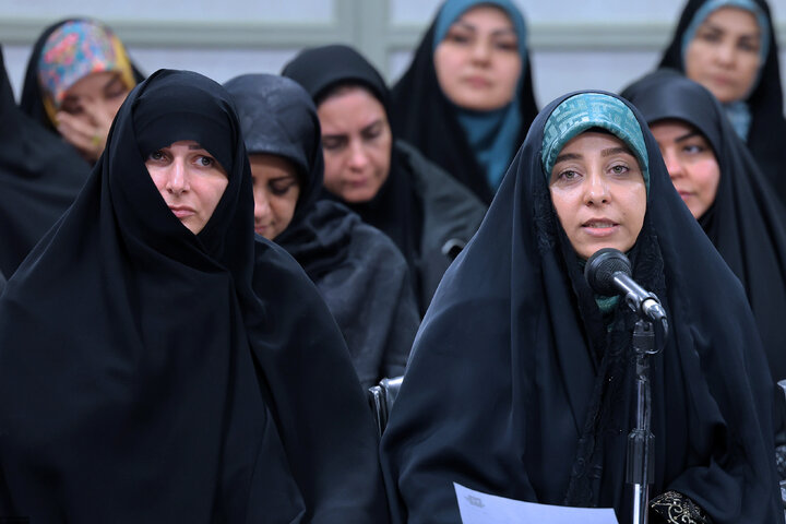 دیدار شاعران و اهالی فرهنگ و ادب فارسی با رهبر انقلاب