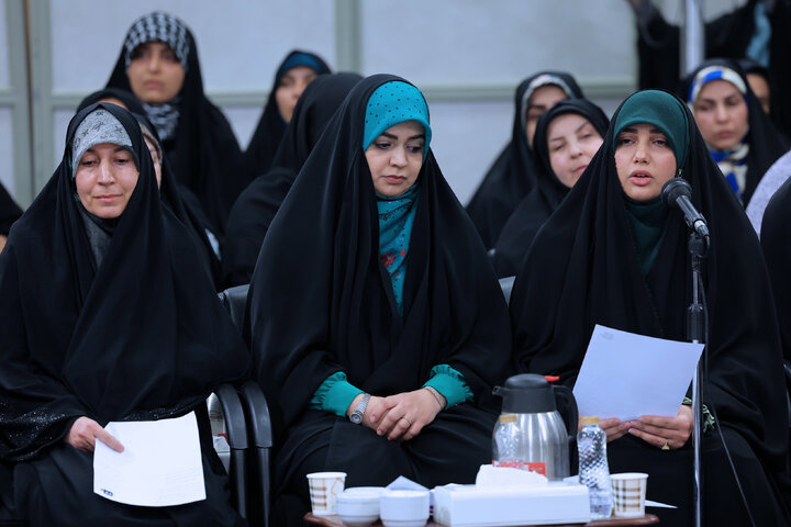 دیدار شاعران و اهالی فرهنگ و ادب فارسی با رهبر انقلاب