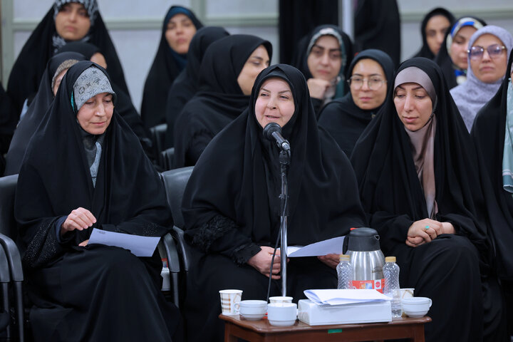 دیدار شاعران و اهالی فرهنگ و ادب فارسی با رهبر انقلاب