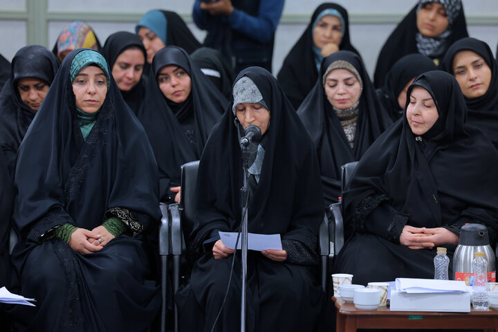 دیدار شاعران و اهالی فرهنگ و ادب فارسی با رهبر انقلاب