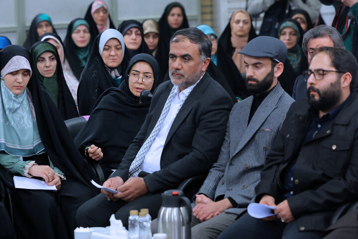 دیدار شاعران و اهالی فرهنگ و ادب فارسی با رهبر انقلاب