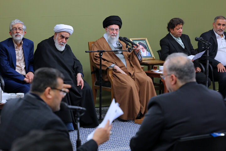 دیدار شاعران و اهالی فرهنگ و ادب فارسی با رهبر انقلاب