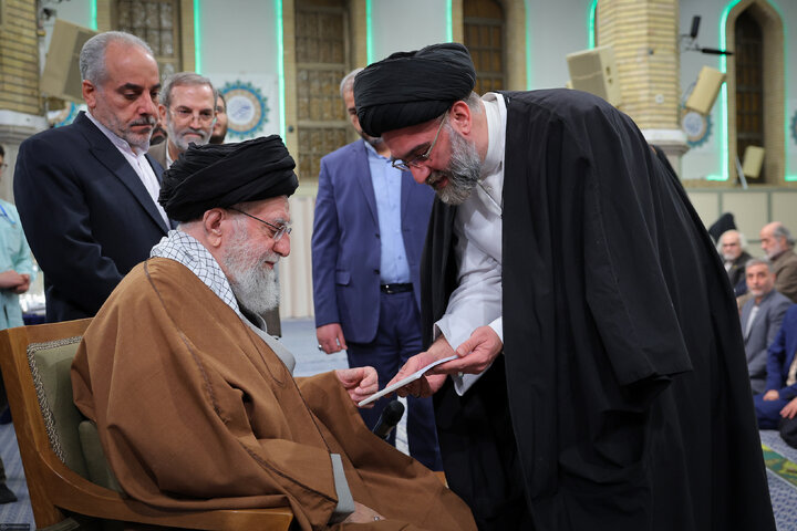 دیدار شاعران و اهالی فرهنگ و ادب فارسی با رهبر انقلاب