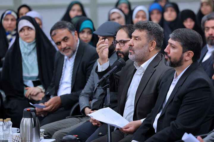 دیدار شاعران و اهالی فرهنگ و ادب فارسی با رهبر انقلاب