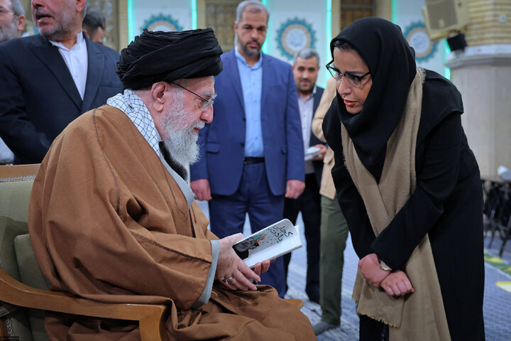 دیدار شاعران و اهالی فرهنگ و ادب فارسی با رهبر انقلاب