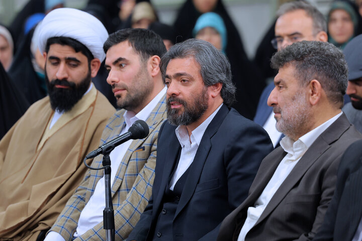 دیدار شاعران و اهالی فرهنگ و ادب فارسی با رهبر انقلاب