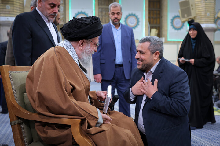 دیدار شاعران و اهالی فرهنگ و ادب فارسی با رهبر انقلاب