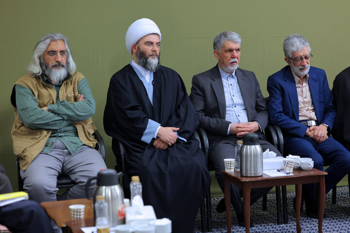 دیدار شاعران و اهالی فرهنگ و ادب فارسی با رهبر انقلاب