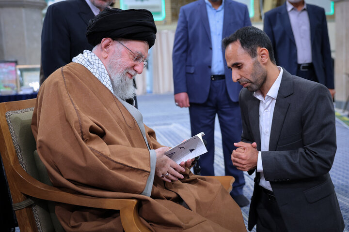 دیدار شاعران و اهالی فرهنگ و ادب فارسی با رهبر انقلاب