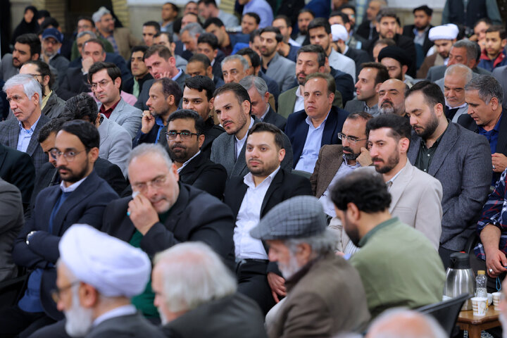 دیدار شاعران و اهالی فرهنگ و ادب فارسی با رهبر انقلاب