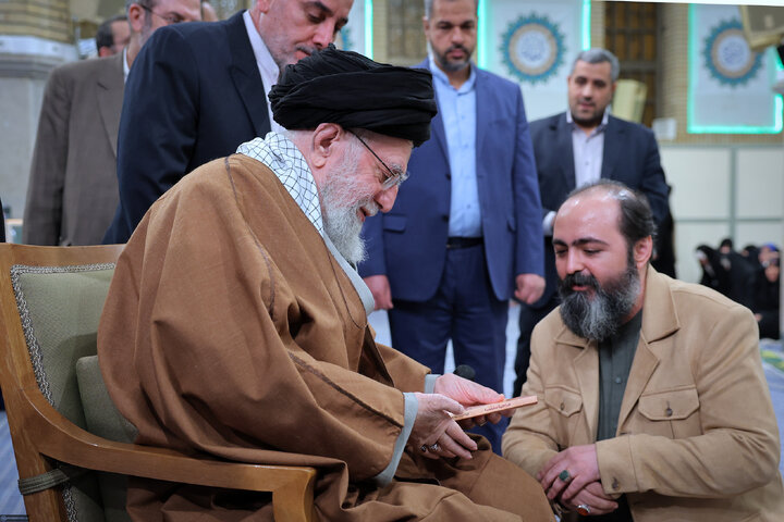 دیدار شاعران و اهالی فرهنگ و ادب فارسی با رهبر انقلاب