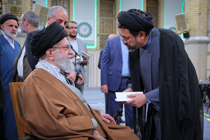 دیدار شاعران و اهالی فرهنگ و ادب فارسی با رهبر انقلاب