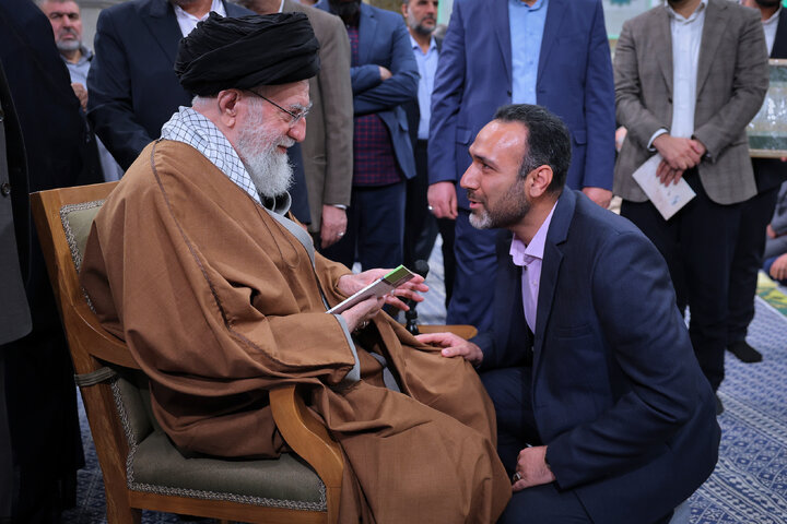 دیدار شاعران و اهالی فرهنگ و ادب فارسی با رهبر انقلاب