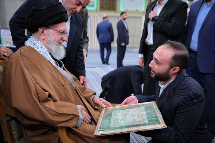 دیدار شاعران و اهالی فرهنگ و ادب فارسی با رهبر انقلاب