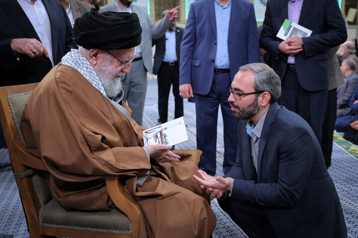 دیدار شاعران و اهالی فرهنگ و ادب فارسی با رهبر انقلاب