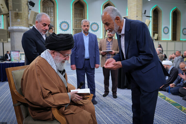 دیدار شاعران و اهالی فرهنگ و ادب فارسی با رهبر انقلاب