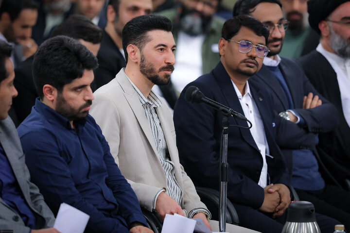 دیدار شاعران و اهالی فرهنگ و ادب فارسی با رهبر انقلاب