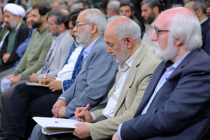 دیدار شاعران و اهالی فرهنگ و ادب فارسی با رهبر انقلاب