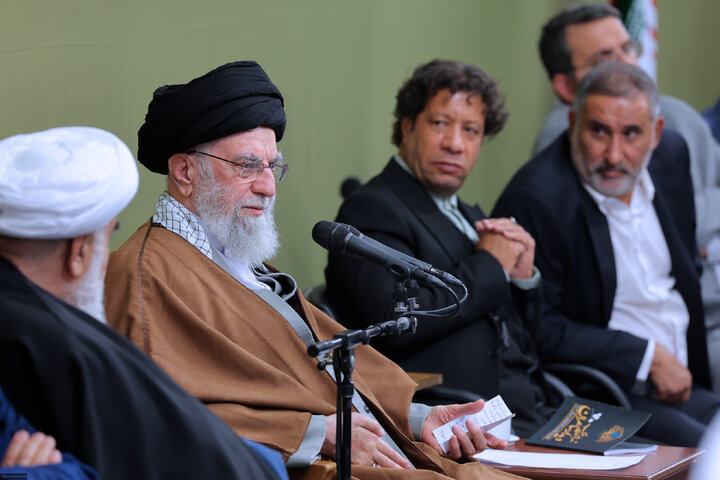 دیدار شاعران و اهالی فرهنگ و ادب فارسی با رهبر انقلاب