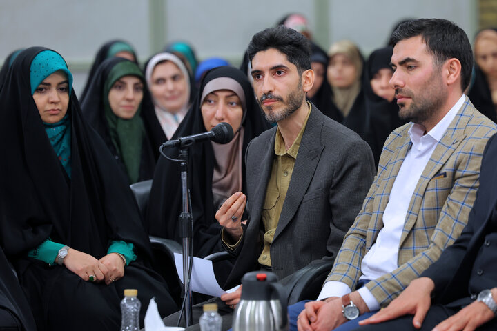 دیدار شاعران و اهالی فرهنگ و ادب فارسی با رهبر انقلاب