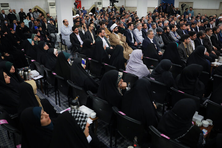 دیدار شاعران و اهالی فرهنگ و ادب فارسی با رهبر انقلاب