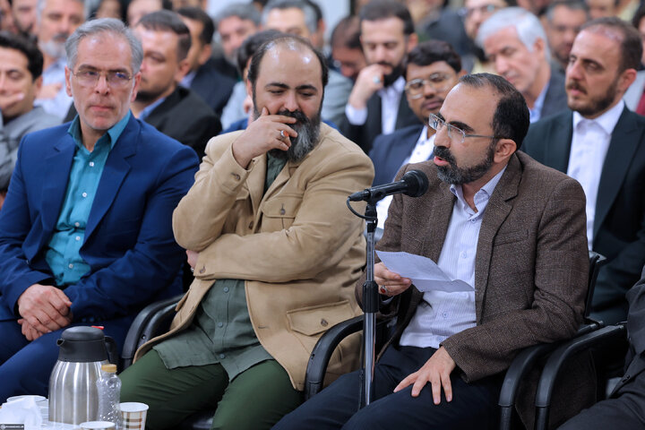 دیدار شاعران و اهالی فرهنگ و ادب فارسی با رهبر انقلاب