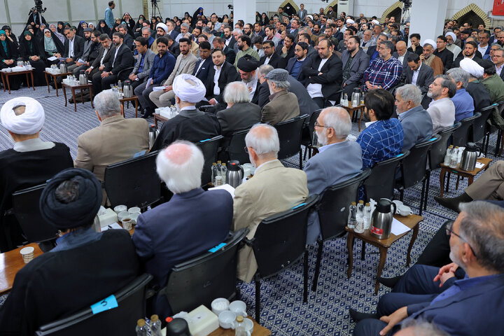 دیدار شاعران و اهالی فرهنگ و ادب فارسی با رهبر انقلاب