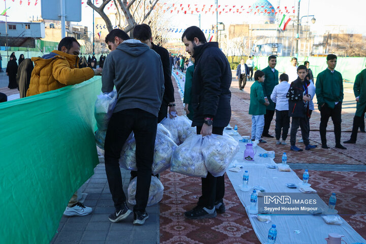 ضیافت کریمانه در مشهد مقدس