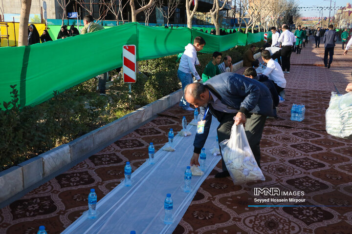 ضیافت کریمانه در مشهد مقدس