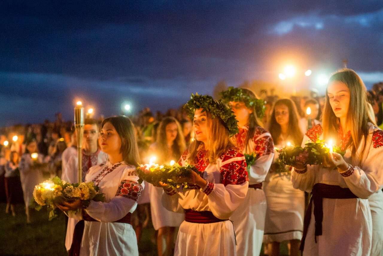 چهارشنبه سوری در آیینهای مختلف جهان