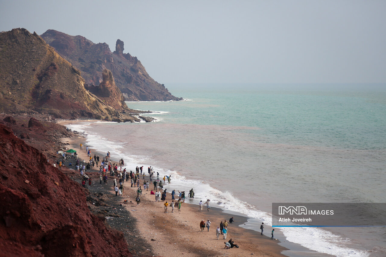 بخت سیاه خاک نقرهای هرمز