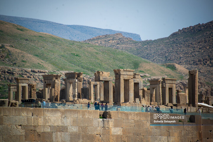 صدور ۴ سند مالکیت برای تخت جمشید، باغ ارم، سد درودزن و دریاچه پریشان