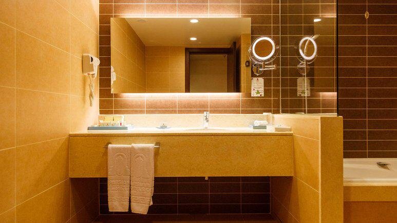 هتل پارسیان آزادی چه تفاوتهایی با هتلهای لوکس دیگر تهران دارد؟