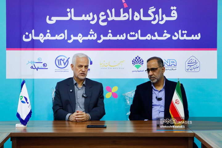 بازدید شهردار اصفهان از مجموعه اسکان موقت باغ فدک