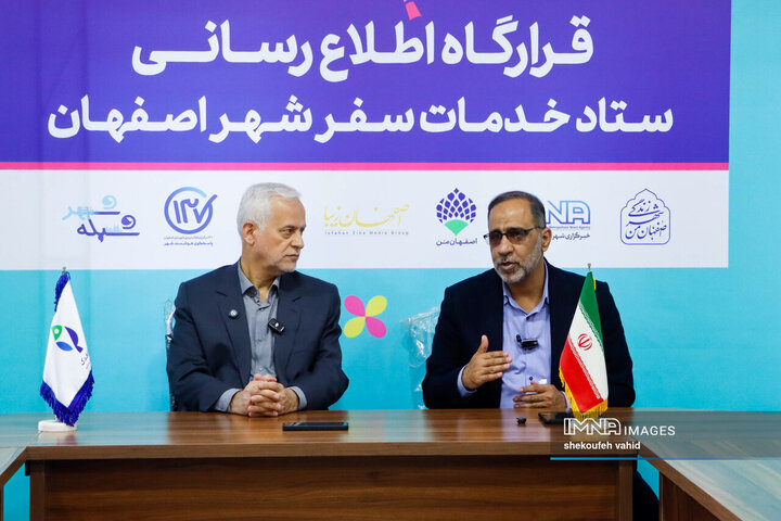 بازدید شهردار اصفهان از مجموعه اسکان موقت باغ فدک