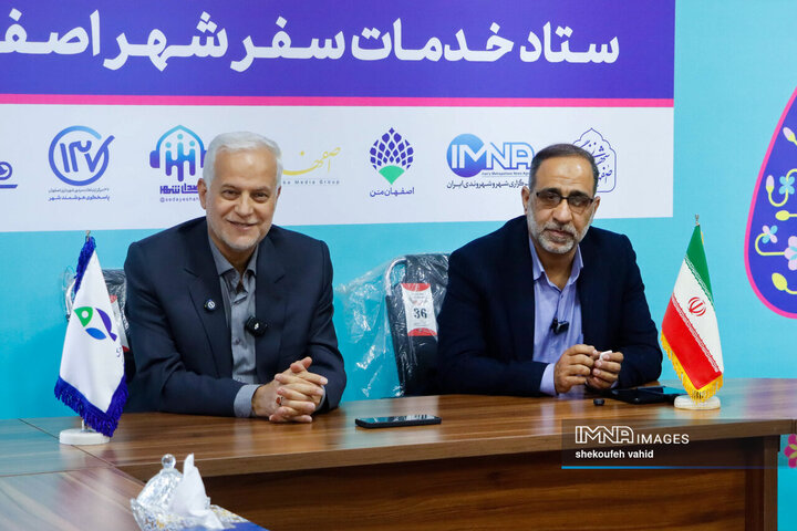 بازدید شهردار اصفهان از مجموعه اسکان موقت باغ فدک